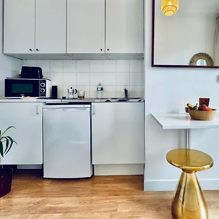Petit Apartment *